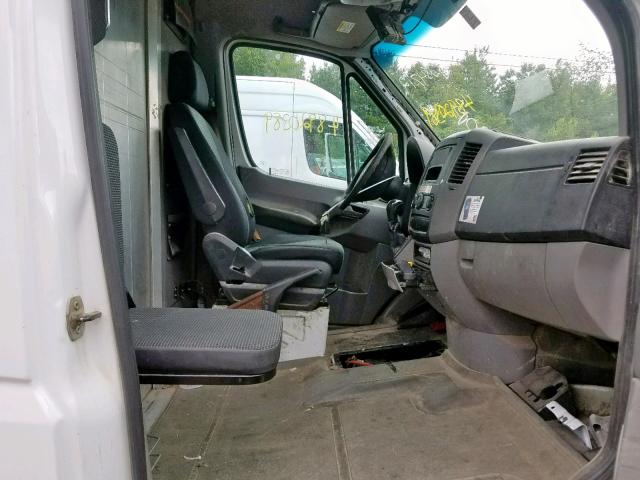 WD3PE8CB4B5576136 - 2011 MERCEDES-BENZ SPRINTER 2 WHITE photo 5