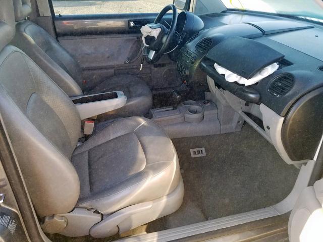 3VWCB21C72M438913 - 2002 VOLKSWAGEN NEW BEETLE ნაცრისფერი ფოტო 5