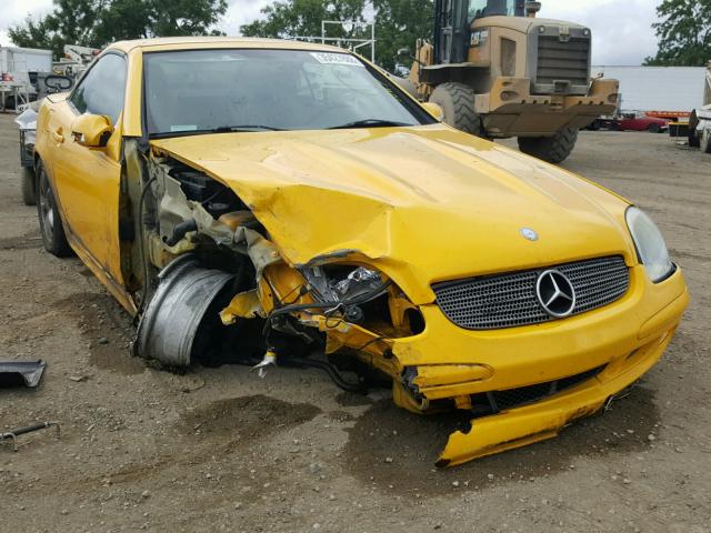 WDBKK65FX1F204935 - 2001 MERCEDES-BENZ SLK 320 YELLOW photo 1