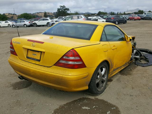 WDBKK65FX1F204935 - 2001 MERCEDES-BENZ SLK 320 YELLOW photo 4