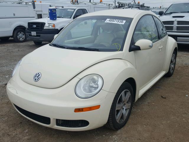 3VWPW31C56M418774 - 2006 VOLKSWAGEN NEW BEETLE CREAM photo 2