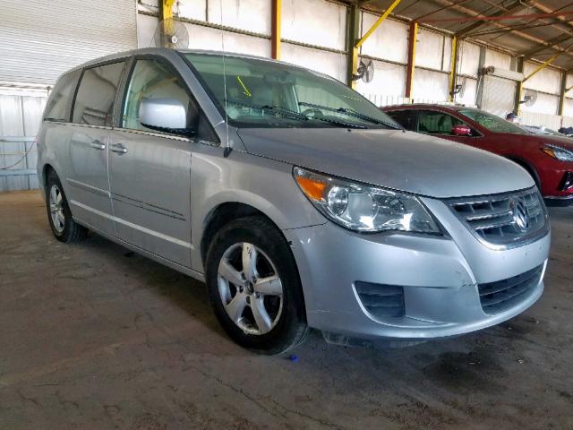 2V4RW3D10AR406626 - 2010 VOLKSWAGEN ROUTAN SE SILVER photo 1