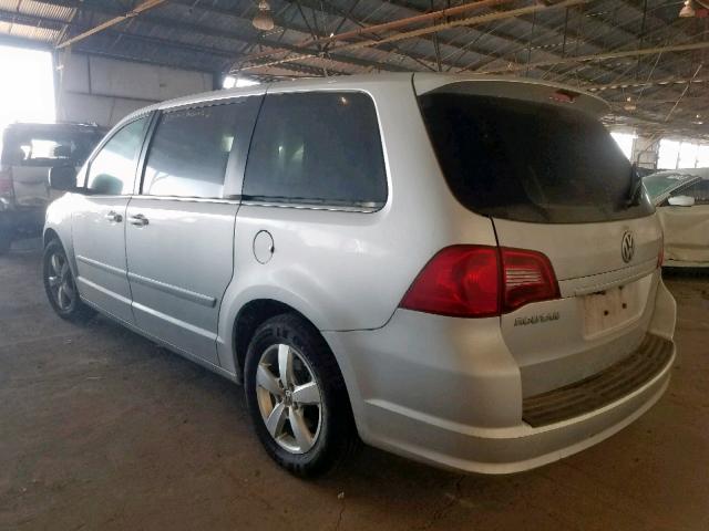 2V4RW3D10AR406626 - 2010 VOLKSWAGEN ROUTAN SE SILVER photo 3