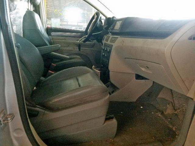 2V4RW3D10AR406626 - 2010 VOLKSWAGEN ROUTAN SE SILVER photo 5