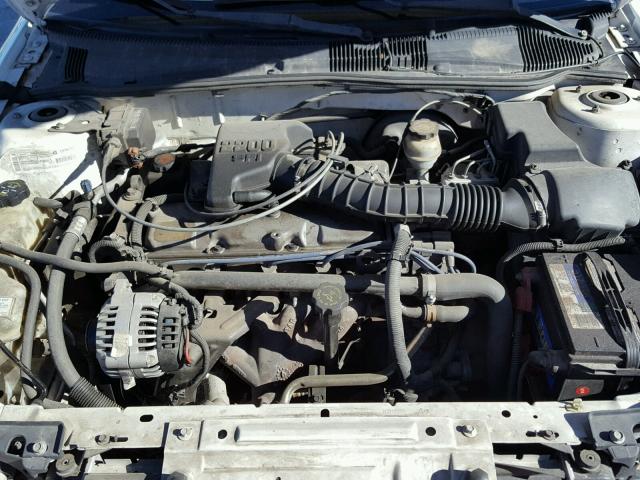 1G1JC524X17117370 - 2001 CHEVROLET CAVALIER B WHITE photo 7