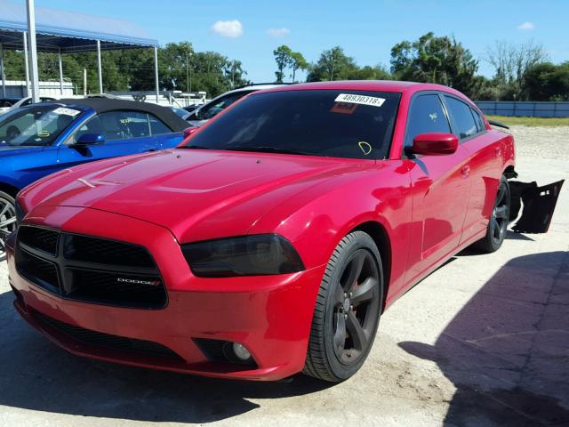 2C3CDXHG3DH552559 - 2013 DODGE CHARGER SX RED photo 2