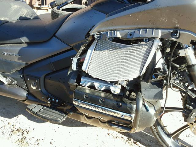 JH2SC6812GK300533 - 2016 HONDA GL1800 B CHARCOAL photo 7