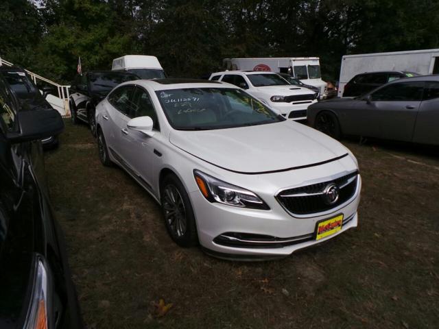 1G4ZP5SS2JU115591 - 2018 BUICK LACROSSE E WHITE photo 2