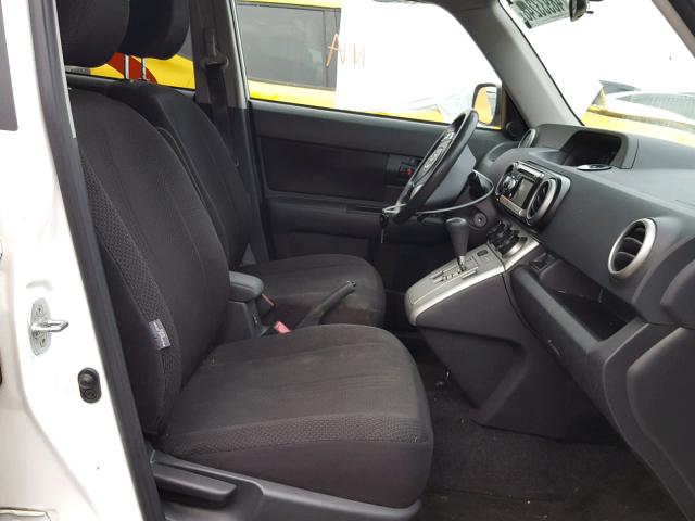 JTLZE4FE8A1103217 - 2010 TOYOTA SCION XB WHITE photo 5