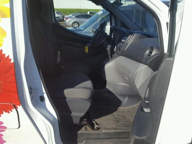 3N63M0ZN4FK700876 - 2015 CHEVROLET CITY EXPRE WHITE photo 5