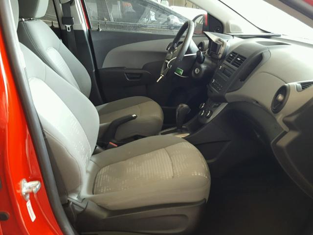 1G1JA5SH8D4141424 - 2013 CHEVROLET SONIC LS 红色 照片 5