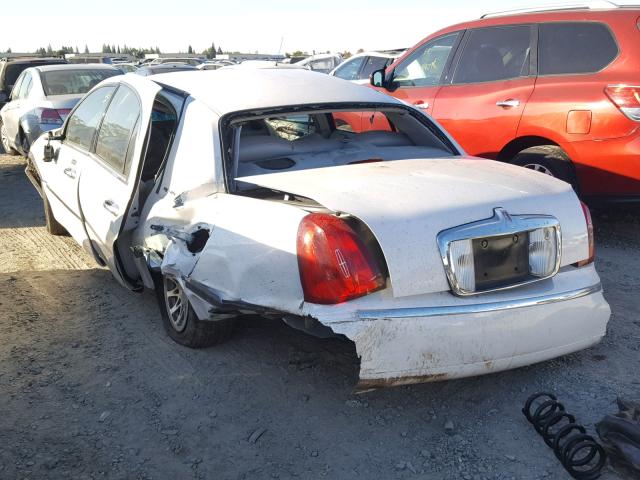 1LNHM82W9YY939387 - 2000 LINCOLN TOWN CAR S WHITE photo 3