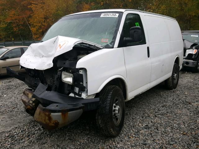 1GTHG35C881103238 - 2008 GMC SAVANA G35 WHITE photo 2