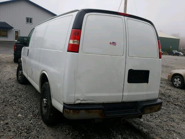 1GTHG35C881103238 - 2008 GMC SAVANA G35 WHITE photo 3