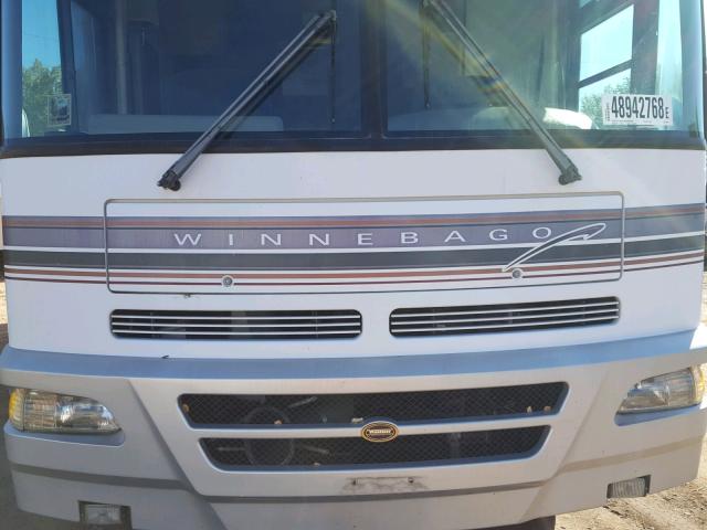 3FCMF53G6VJA25108 - 1998 WINNEBAGO CHIEFTAIN WHITE photo 7