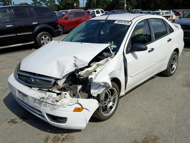 1FAFP34N37W185039 - 2007 FORD FOCUS ZX4 WHITE photo 2