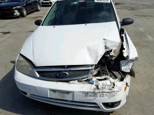 1FAFP34N37W185039 - 2007 FORD FOCUS ZX4 WHITE photo 7