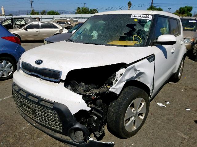 KNDJN2A22G7319354 - 2016 KIA SOUL WHITE photo 2