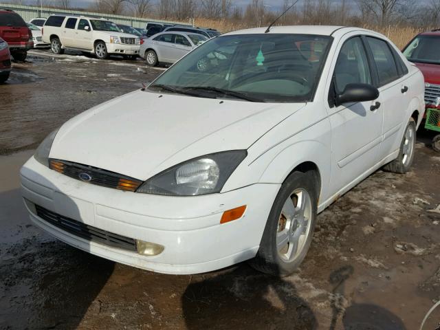 1FAFP38ZX4W144626 - 2004 FORD FOCUS ZTS WHITE photo 2
