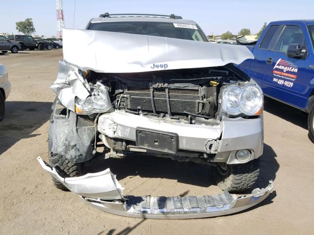 1J8HR68258C122230 - 2008 JEEP GRAND CHER SILVER photo 9