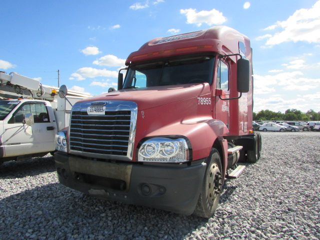 1FUJBBCKX7LV78955 - 2007 FREIGHTLINER CONVENTION RED photo 2