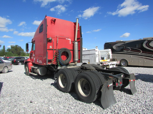 1FUJBBCKX7LV78955 - 2007 FREIGHTLINER CONVENTION RED photo 3