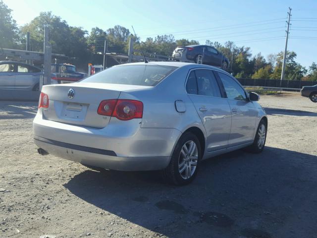 3VWEF71K67M122203 - 2007 VOLKSWAGEN JETTA WOLF SILVER photo 4