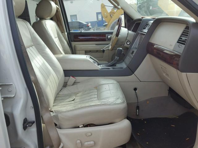 5LMFU28R14LJ35174 - 2004 LINCOLN NAVIGATOR Ақ фото 5