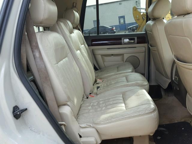 5LMFU28R14LJ35174 - 2004 LINCOLN NAVIGATOR Ақ фото 6