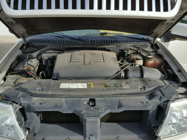 5LMFU28R14LJ35174 - 2004 LINCOLN NAVIGATOR Ақ фото 7