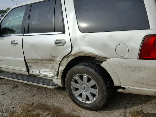5LMFU28R14LJ35174 - 2004 LINCOLN NAVIGATOR Ақ фото 9