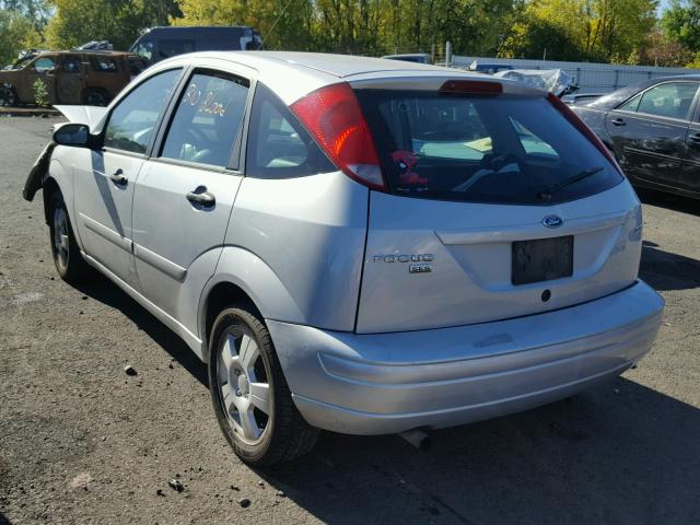 3FAFP37N65R100920 - 2005 FORD FOCUS ZX5 SILVER photo 3