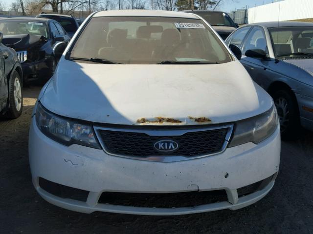 KNAFU4A21D5719995 - 2013 KIA FORTE EX WHITE photo 9