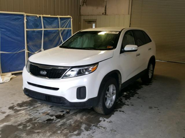 5XYKT3A63EG523230 - 2014 KIA SORENTO LX WHITE photo 2