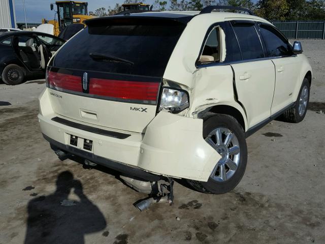 2LMDU68C97BJ34764 - 2007 LINCOLN MKX WHITE photo 4