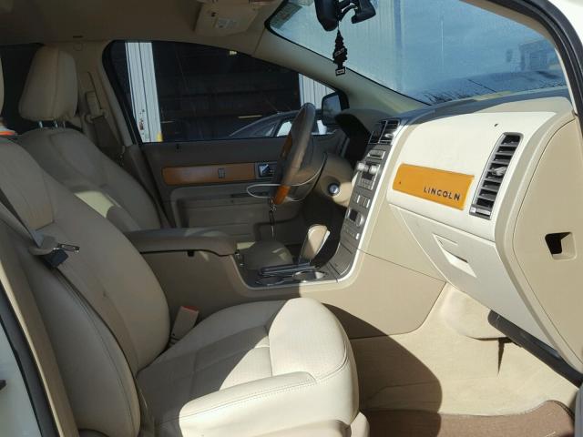 2LMDU68C97BJ34764 - 2007 LINCOLN MKX WHITE photo 5