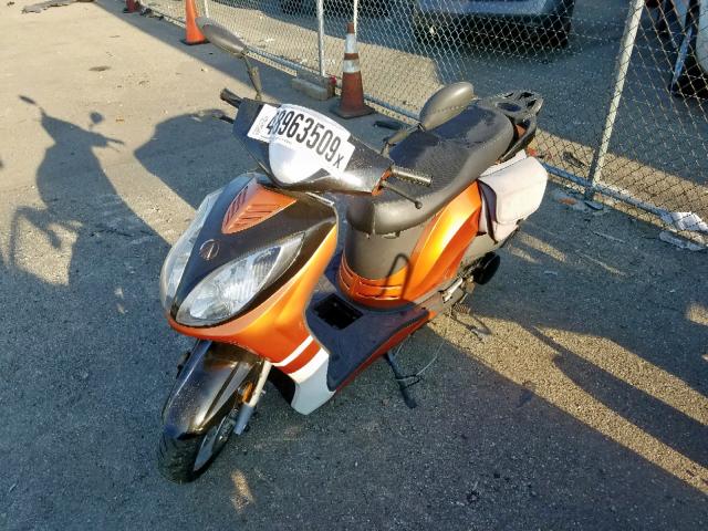 L4STCKDK886400327 - 2008 TANK SCOOTER ORANGE photo 2