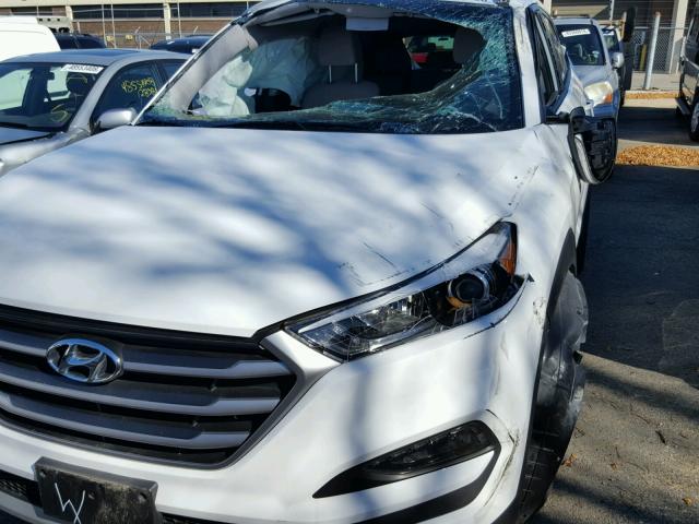 KM8J3CA23HU375572 - 2017 HYUNDAI TUCSON LIM WHITE photo 9