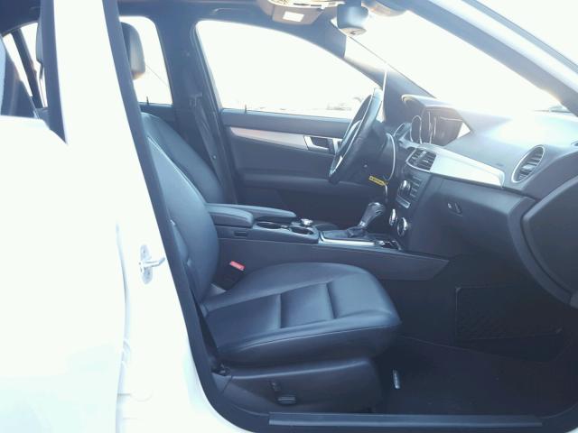 WDDGF4HB4CR202971 - 2012 MERCEDES-BENZ C 250 WHITE photo 5