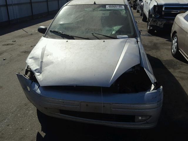 1FAFP38Z34W178181 - 2004 FORD FOCUS ZTS SILVER photo 9