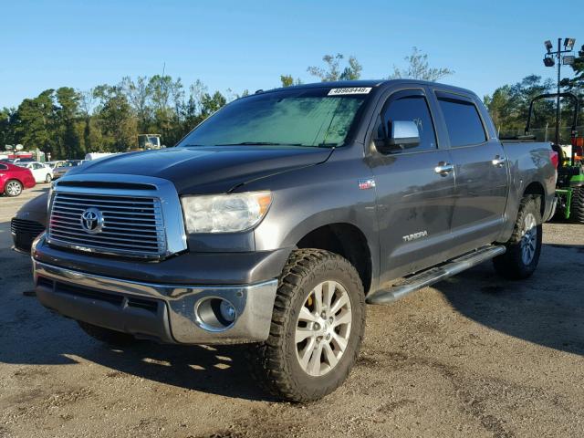 5TFHW5F11BX188570 - 2011 TOYOTA TUNDRA CRE GRAY photo 2