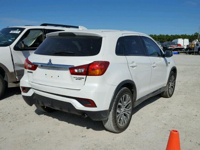 JA4AP3AU9JZ013341 - 2018 MITSUBISHI OUTLANDER WHITE photo 4