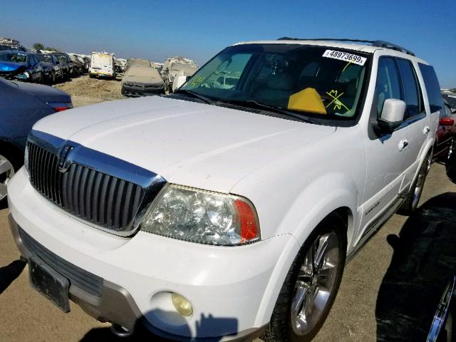 5LMFU27R83LJ20882 - 2003 LINCOLN NAVIGATOR WHITE photo 2