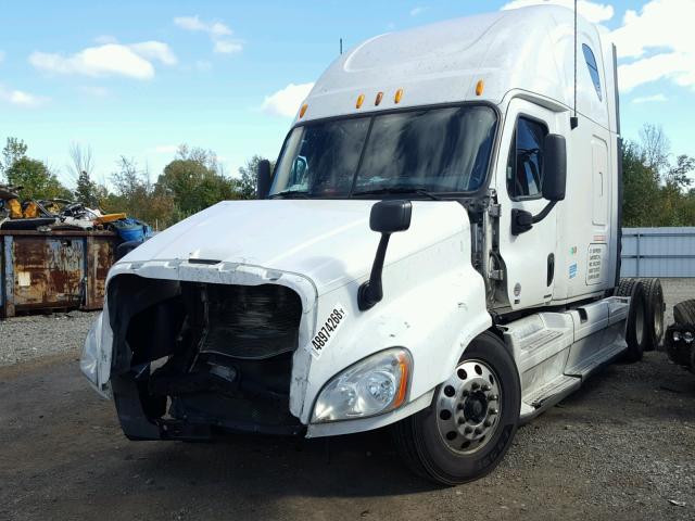 1FUJGLDR1CLBM4391 - 2012 FREIGHTLINER CASCADIA 1 WHITE photo 2