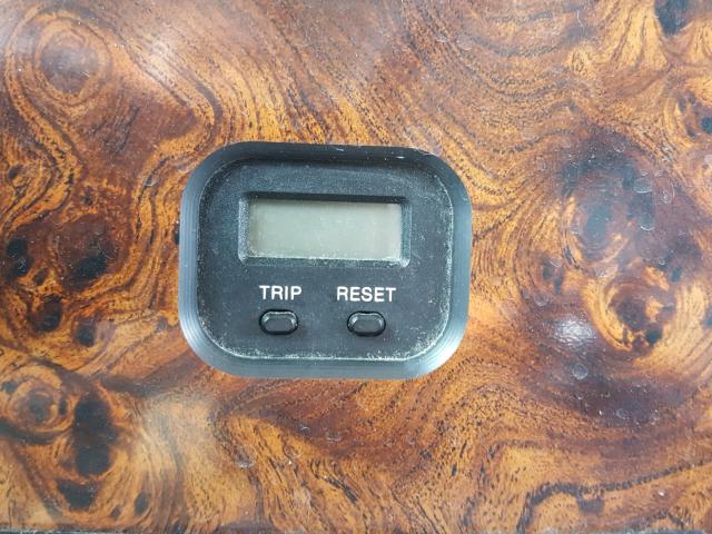 1RF120319Y1008714 - 2000 ROADMASTER RAIL EXECUTIVE/ WHITE photo 8