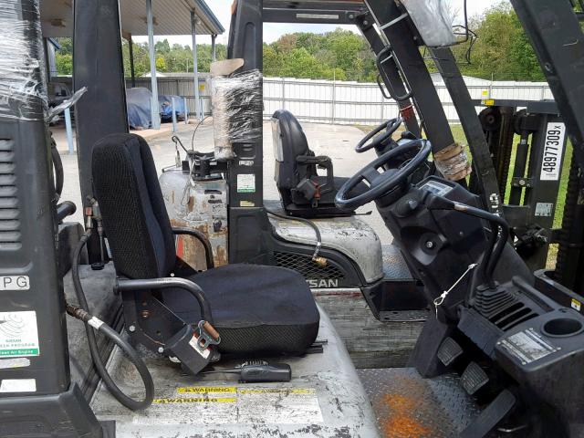 CP1F29W0328 - 2012 NISSAN FORKLIFT GRAY photo 5