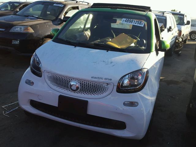 WMEFK9BA3HK227182 - 2017 SMART FORTWO ELE GREEN photo 2