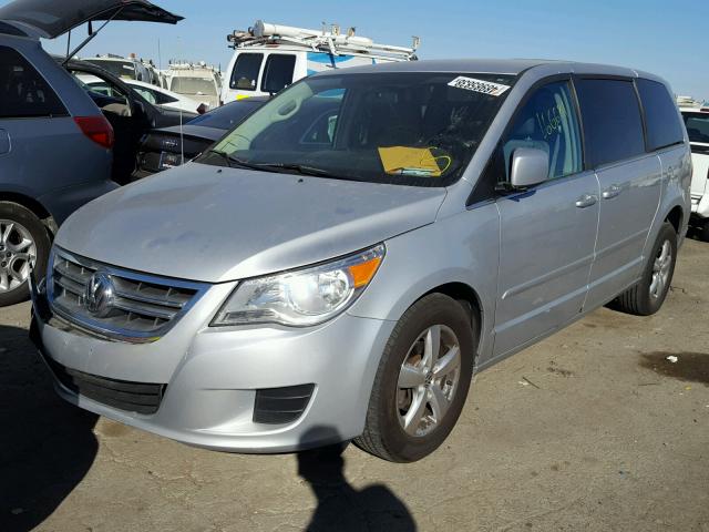 2V8HW34119R558808 - 2009 VOLKSWAGEN ROUTAN SE SILVER photo 2