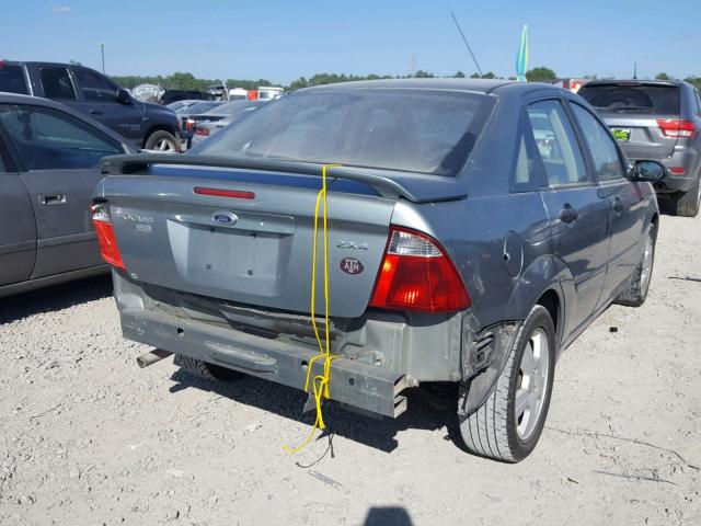 1FAFP34N45W304875 - 2005 FORD FOCUS ZX4 GREEN photo 4