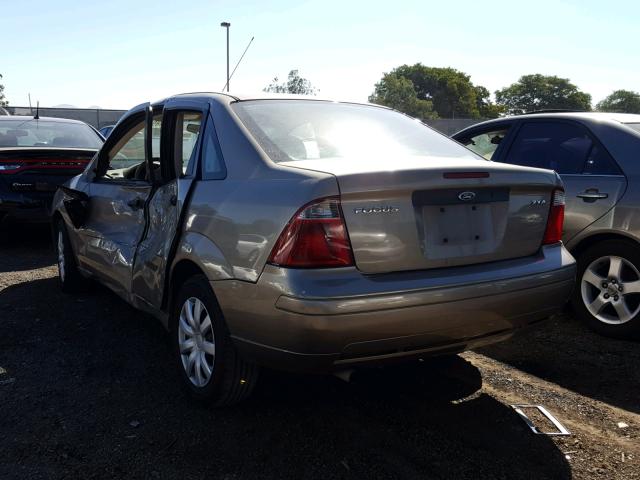 1FAFP34N85W176365 - 2005 FORD FOCUS ZX4 TAN photo 3